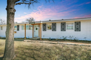 Hermes Ranch House with Hot Tub - 4 mi to Fred